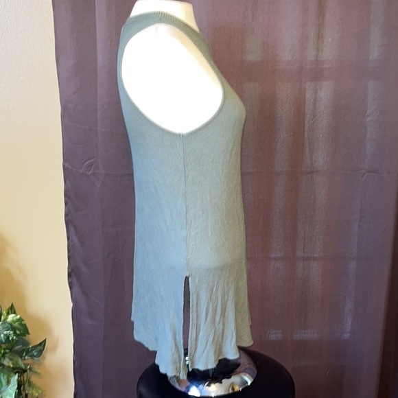 Pink Rose Women’s Sleeveless Ribbed Top with side slits loose at bottom - Picture 4 of 7